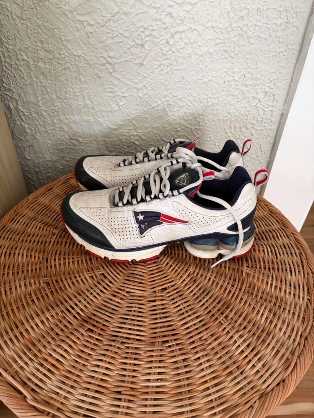 Vintage Reebok New England patriots nfl sneakers size 7